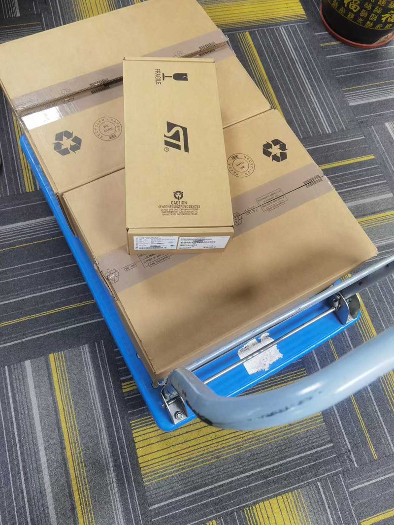 华芯购深圳仓储实拍:电子元器件整箱库存