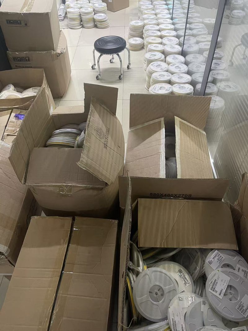 华芯购深圳仓储实拍:IC芯片卷盘料盘